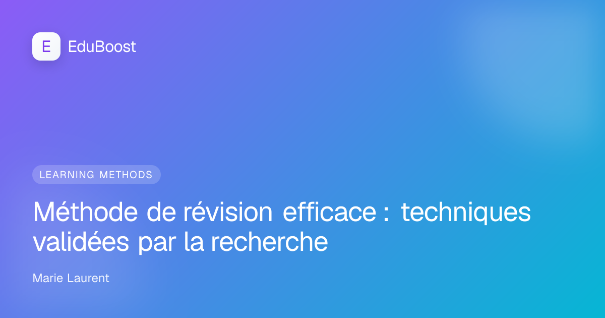 Étudiant qui révise avec des livres et un carnet sur son bureau